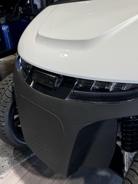 2024 E-Z-GO Freedom® RXV® ELiTE™ Lithium Bright White - Image 2