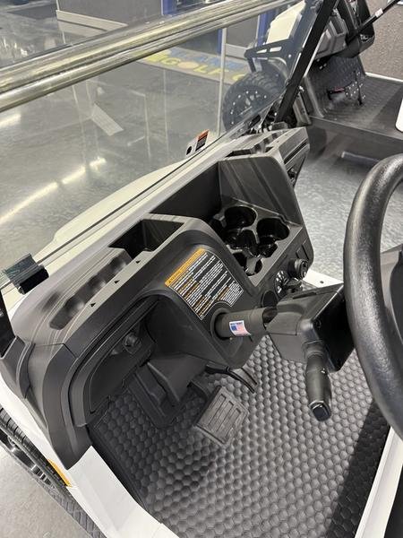 2025 E-Z-GO Freedom® RXV® ELiTE Lithium Bright White - Image 3