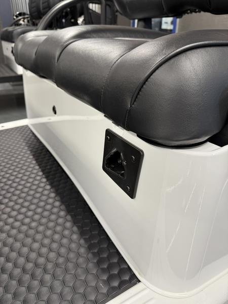 2025 E-Z-GO Freedom® RXV® ELiTE Lithium Bright White - Image 9