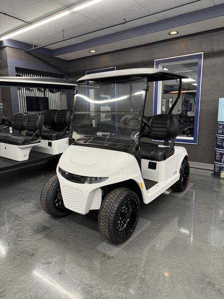 2025 E-Z-GO Freedom® RXV® ELiTE Lithium Bright White