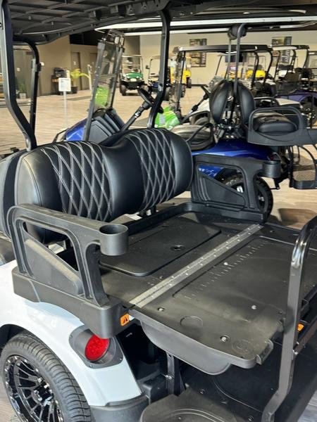 2024 E-Z-GO Freedom® RXV® ELiTE™ Lithium Bright White - Image 5