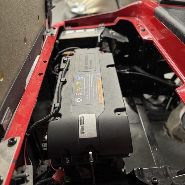 2024 E-Z-GO Freedom® RXV® ELiTE™ Lithium Inferno Red - Image 10