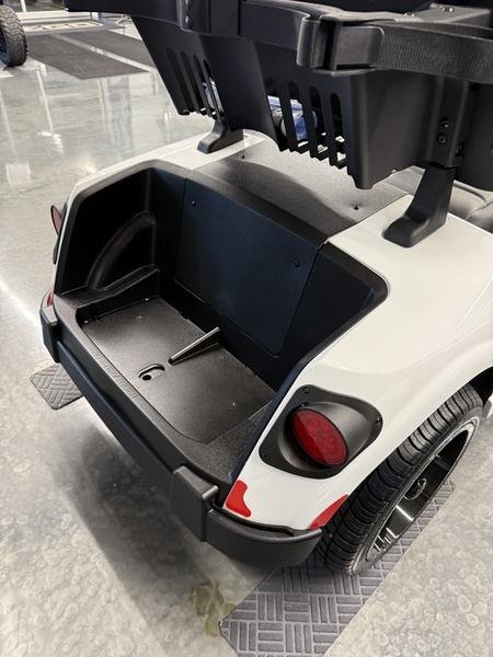 2025 E-Z-GO Freedom® RXV® ELiTE Lithium Bright White - Image 13