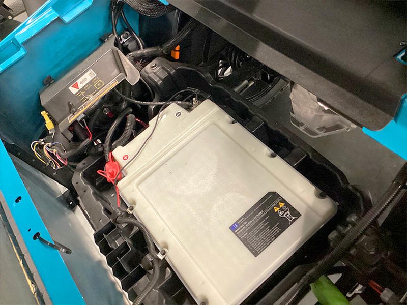 2024 E-Z-GO Express™ S4 ELiTE™ Lithium Electric Blue - Image 11