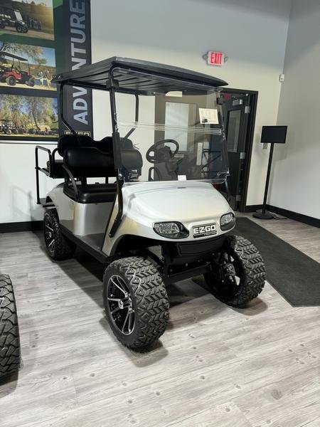 2017 E-Z-GO TXT Gas - Image 2