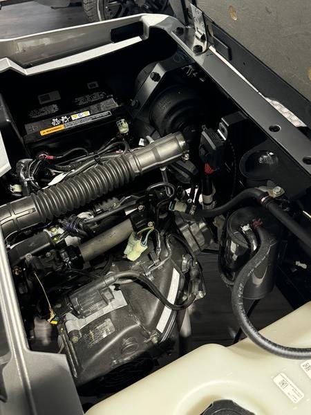 2024 E-Z-Go Valor® EX1 Gas Platinum - Image 7