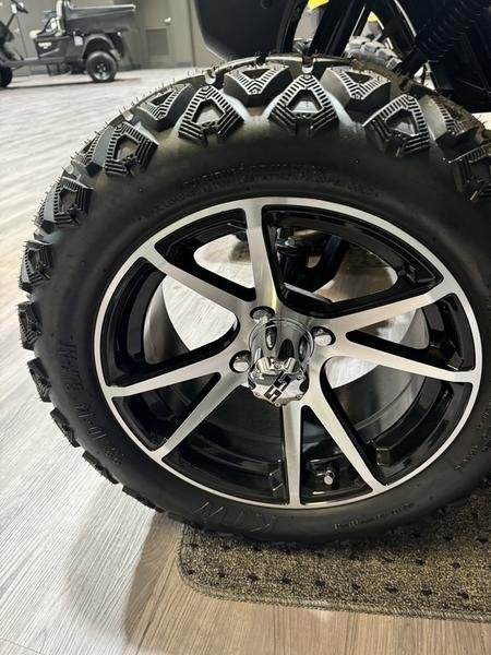 2017 E-Z-GO TXT Gas - Image 4